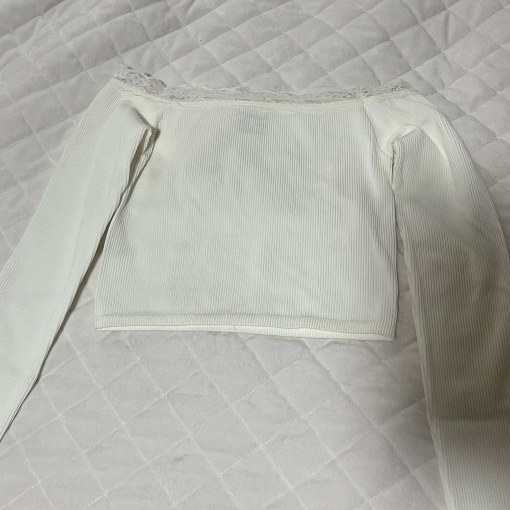 Urban outfitters off the shoulder white crop top size xs/s